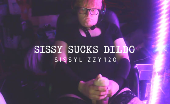 Sissy Sucks Dildo